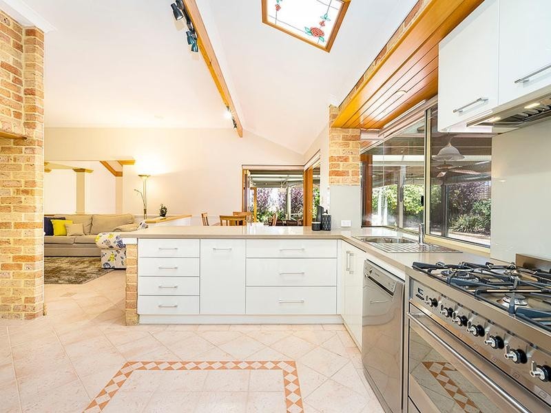 10 St Pierre Circuit, Currambine WA 6028