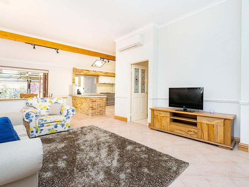 10 St Pierre Circuit, Currambine WA 6028