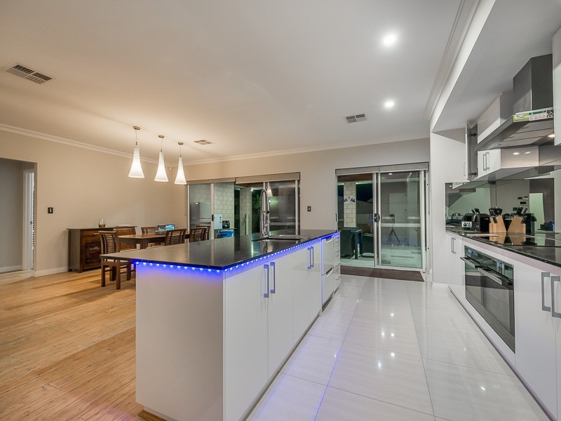 2 Anneen Link, Landsdale WA 6065