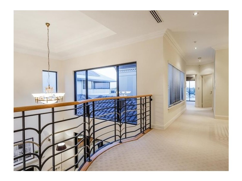 10 Helpman Close, Mosman Park WA 6012