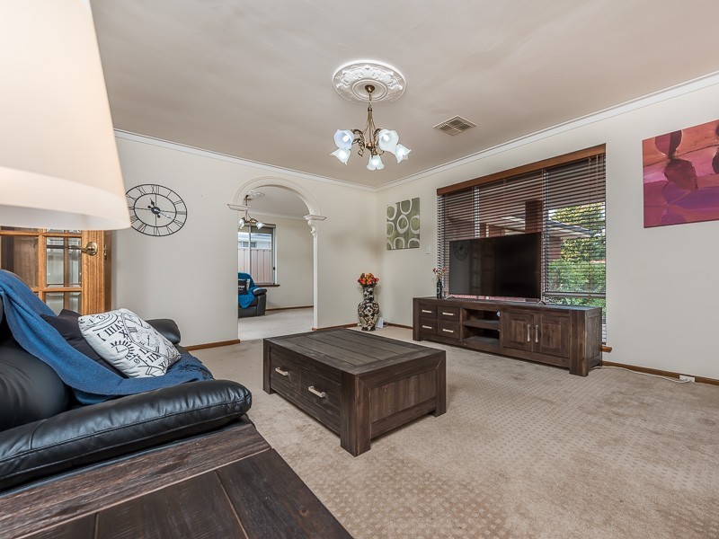 35 Avocet Road, Stirling WA 6021