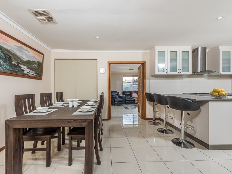 35 Avocet Road, Stirling WA 6021