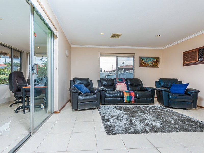 35 Avocet Road, Stirling WA 6021