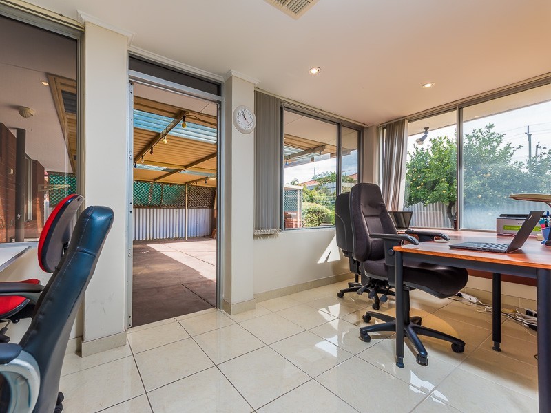 35 Avocet Road, Stirling WA 6021