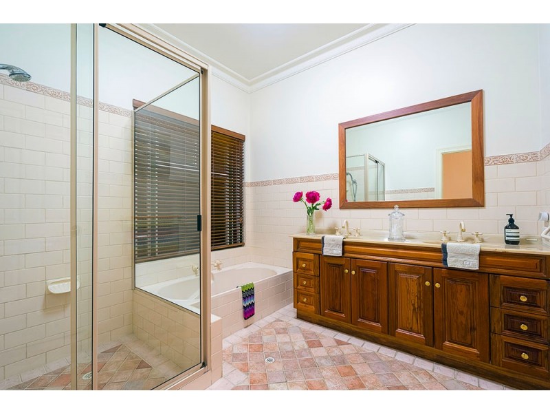 120 Weir Road, Baskerville WA 6056