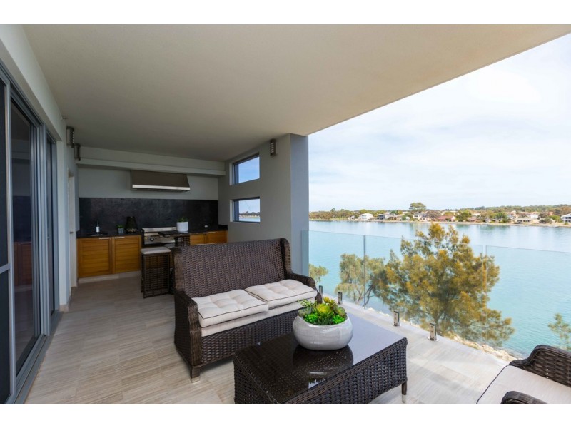 4/11 Galileo Loop, Mandurah WA 6210