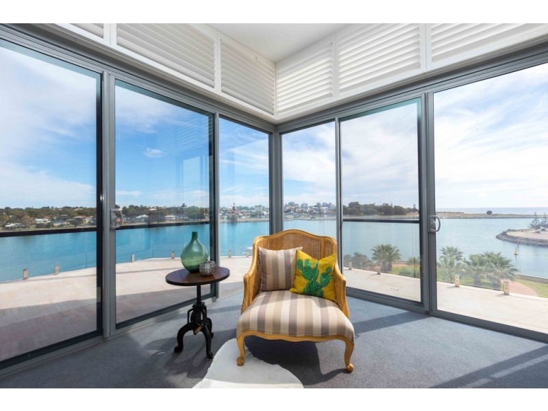 4/11 Galileo Loop, Mandurah WA 6210