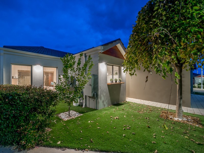 6 Denver Close, Currambine WA 6028