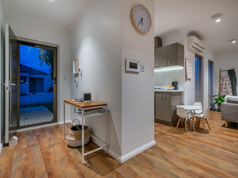 6 Denver Close, Currambine WA 6028