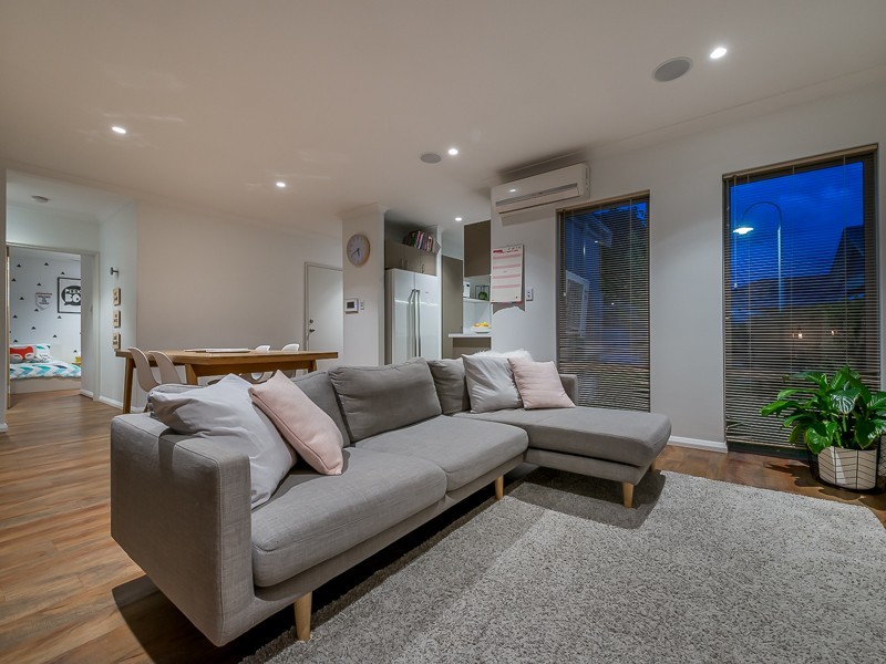 6 Denver Close, Currambine WA 6028