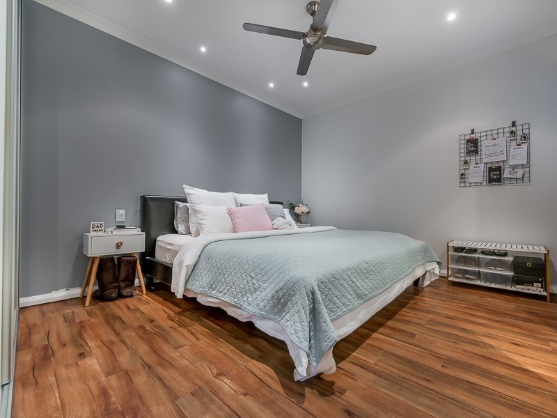 6 Denver Close, Currambine WA 6028