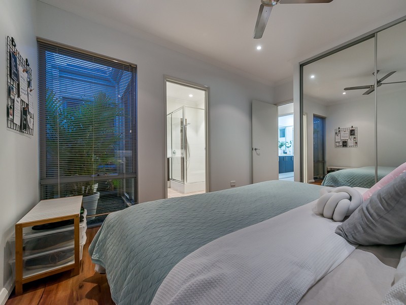 6 Denver Close, Currambine WA 6028