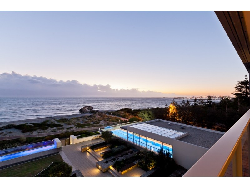 14/21 Ocean Drive, North Coogee WA 6163