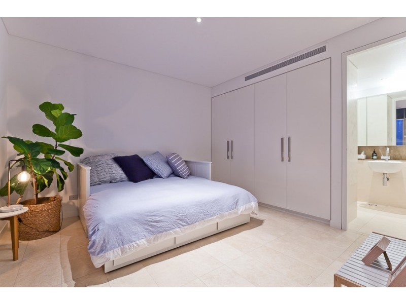 14/21 Ocean Drive, North Coogee WA 6163