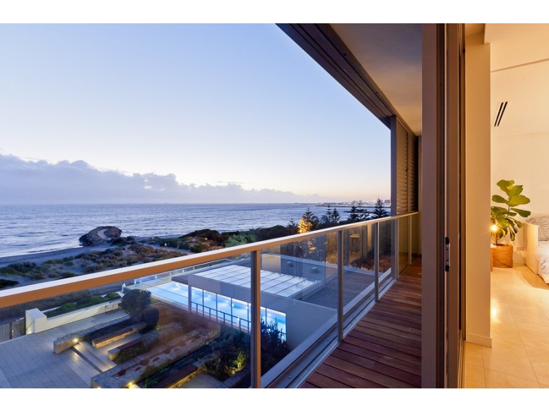 14/21 Ocean Drive, North Coogee WA 6163