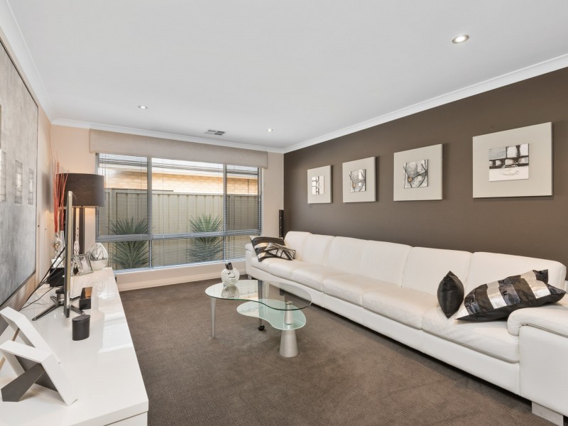 9 Greylock Meander, Madeley WA 6065