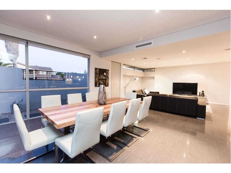 2 Tarongo Way, City Beach WA 6015