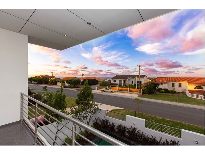 2 Tarongo Way, City Beach WA 6015
