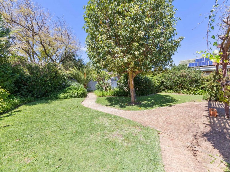 8 Kinross Crescent, Floreat WA 6014