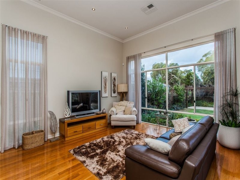 26 Mount Henry Road, Salter Point WA 6152