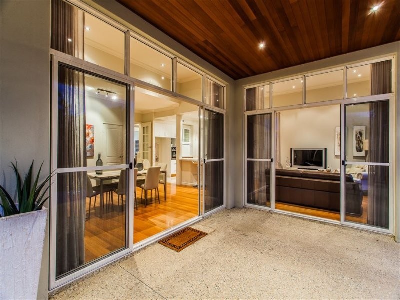 26 Mount Henry Road, Salter Point WA 6152