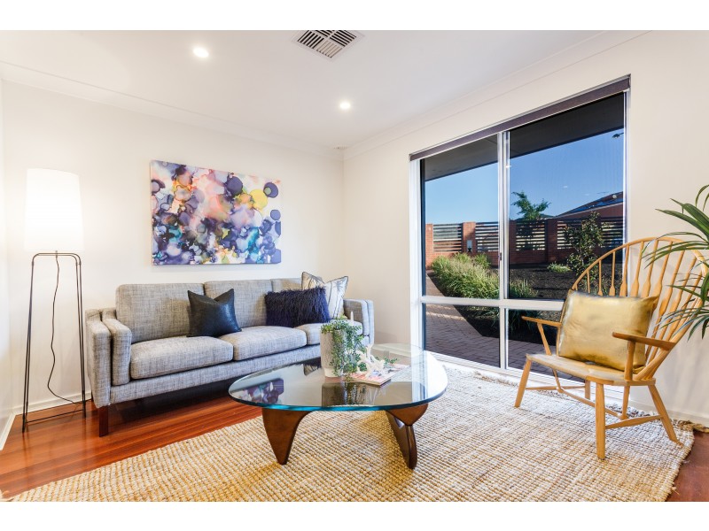 15 Lowan Loop, Karawara WA 6152