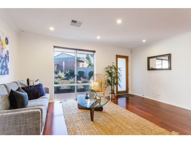 15 Lowan Loop, Karawara WA 6152