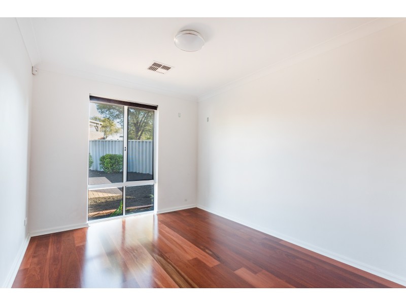 15 Lowan Loop, Karawara WA 6152