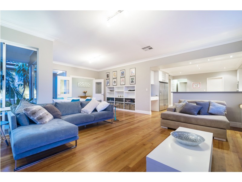 10 Bishop Riley Way, Churchlands WA 6018