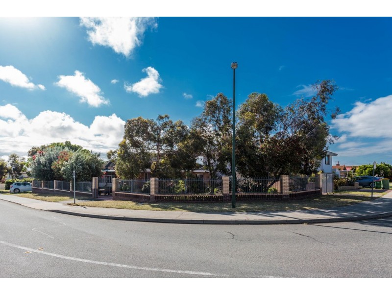 8 Fifth Street, Bicton WA 6157