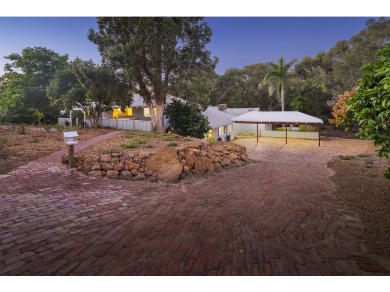 9 Marie Way, Kalamunda WA 6076