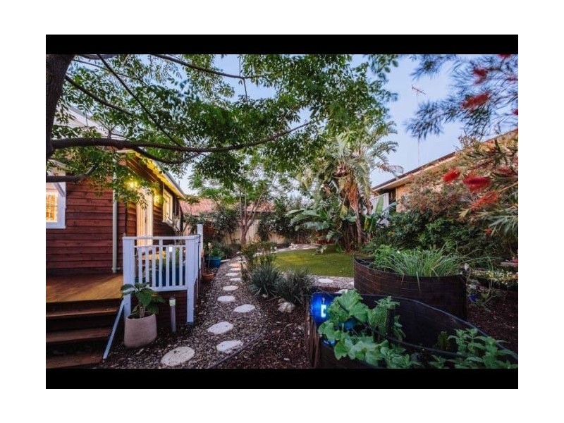 32 Howson Street, Hilton WA 6163