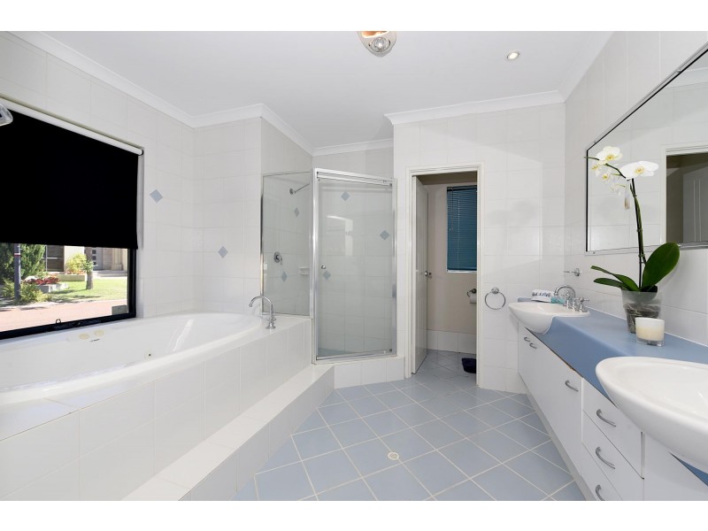 5 Bronzewing Loop, Wembley WA 6014