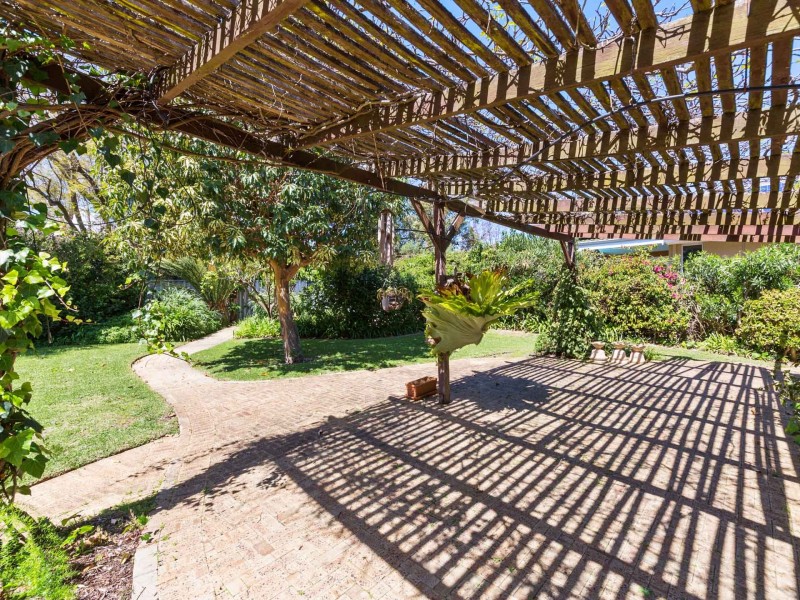 8 Kinross Crescent, Floreat WA 6014