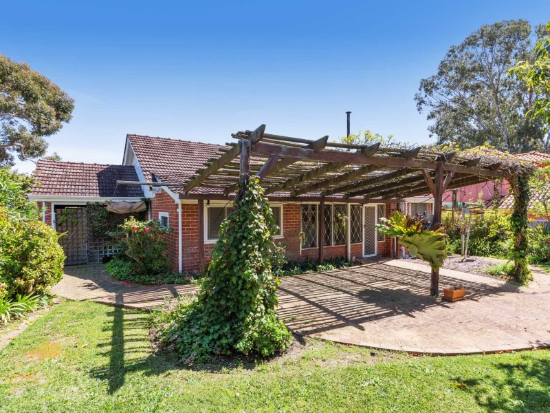 8 Kinross Crescent, Floreat WA 6014