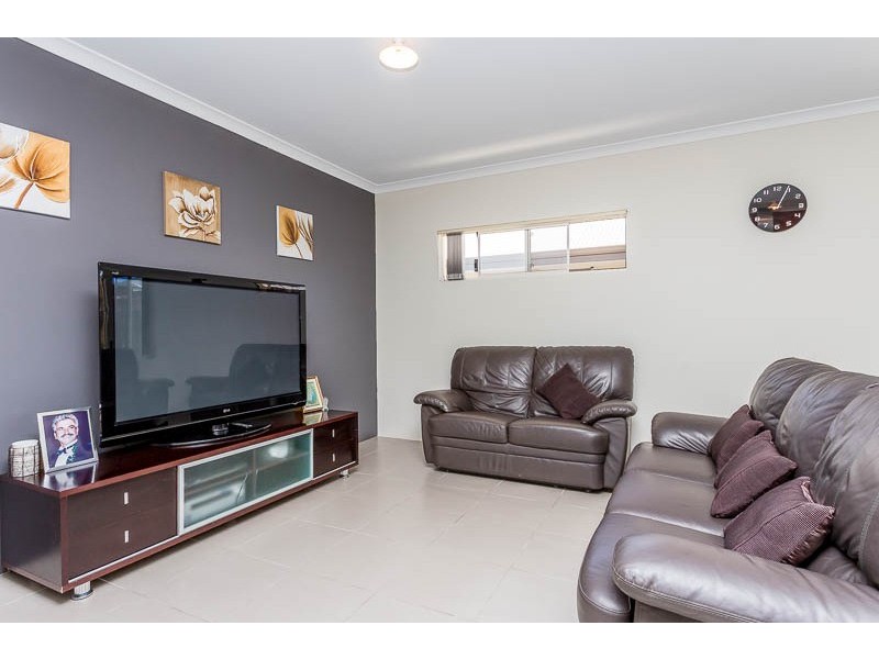 44 Raeside Drive, Landsdale WA 6065