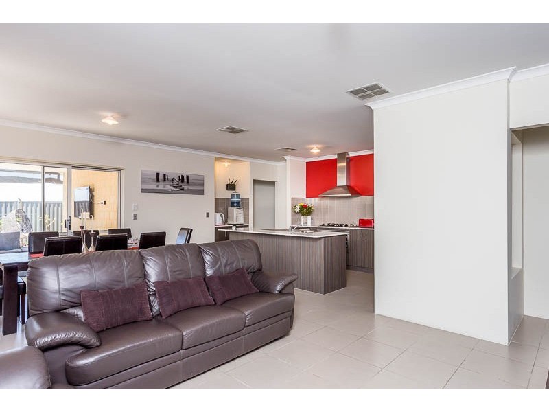 44 Raeside Drive, Landsdale WA 6065