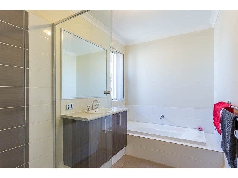 44 Raeside Drive, Landsdale WA 6065