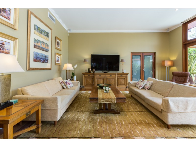 7 Garland Road, Dalkeith WA 6009