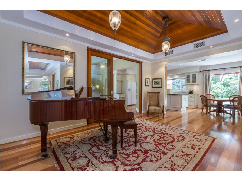 7 Garland Road, Dalkeith WA 6009