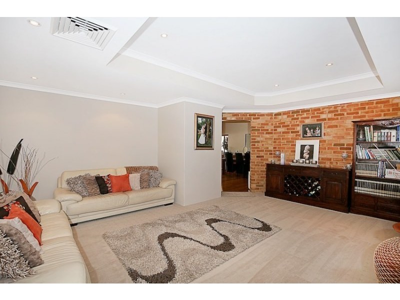 7 Discovery Cove, Halls Head WA 6210