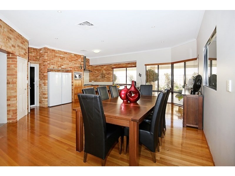 7 Discovery Cove, Halls Head WA 6210