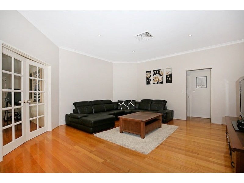 7 Discovery Cove, Halls Head WA 6210