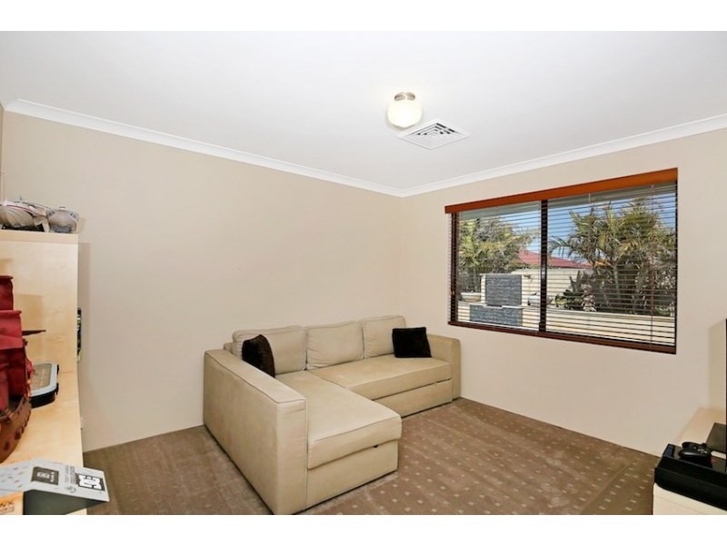 7 Discovery Cove, Halls Head WA 6210