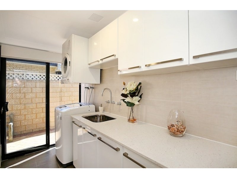 7 Discovery Cove, Halls Head WA 6210