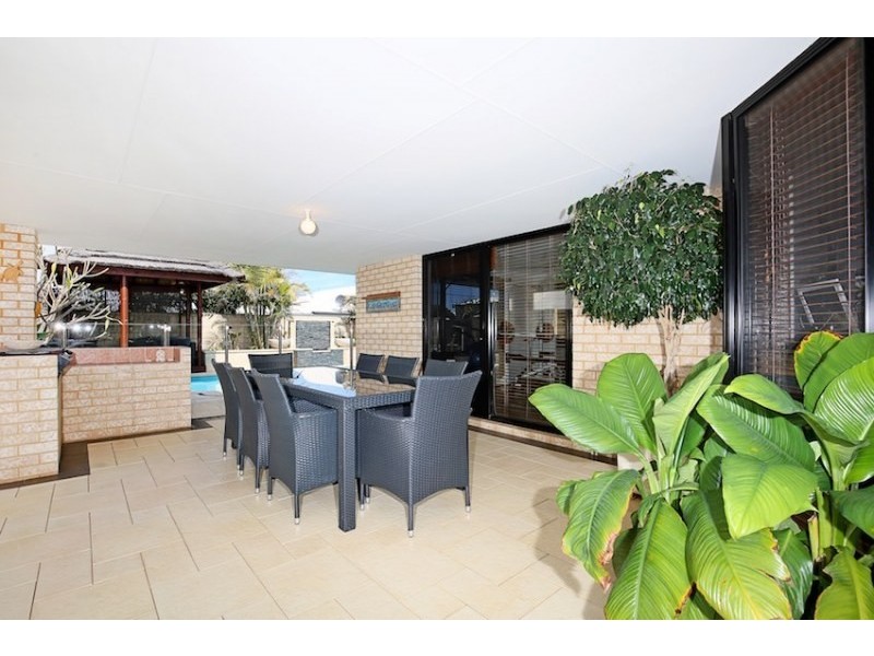 7 Discovery Cove, Halls Head WA 6210