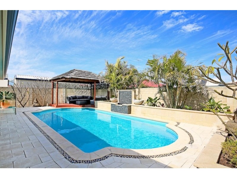 7 Discovery Cove, Halls Head WA 6210