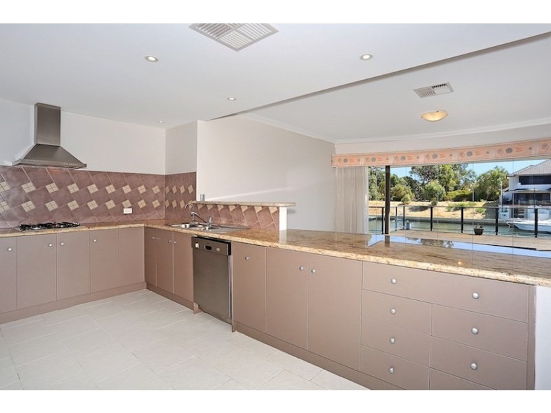 7 Ragamuffin Point, Halls Head WA 6210