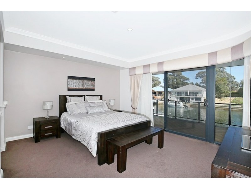 7 Ragamuffin Point, Halls Head WA 6210