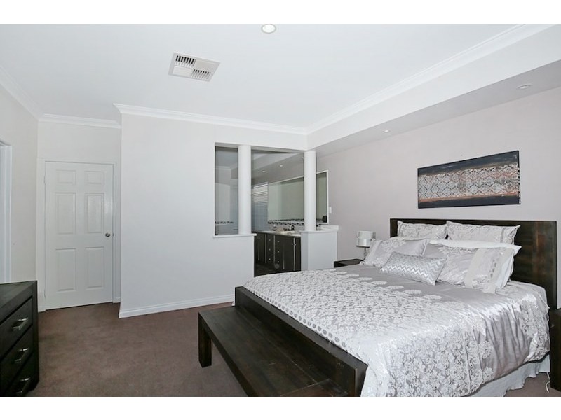 7 Ragamuffin Point, Halls Head WA 6210